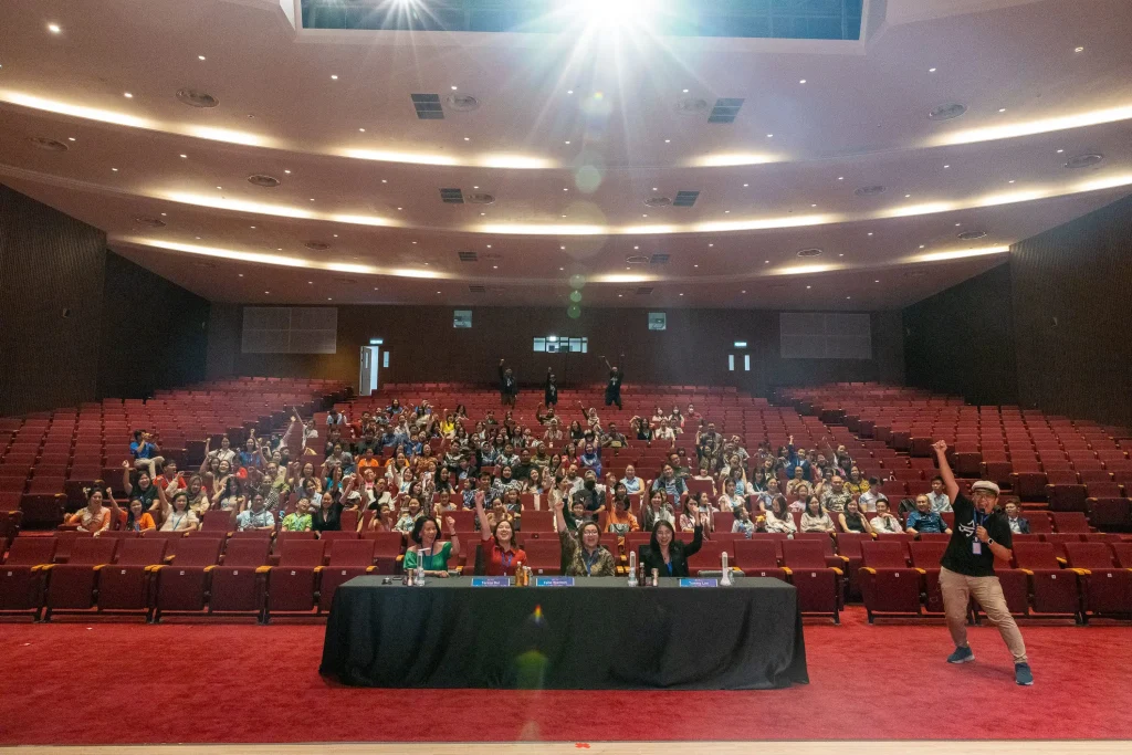 Group photo from everyone at YEFF Johor Baru, participant, supporter, family, and organizer