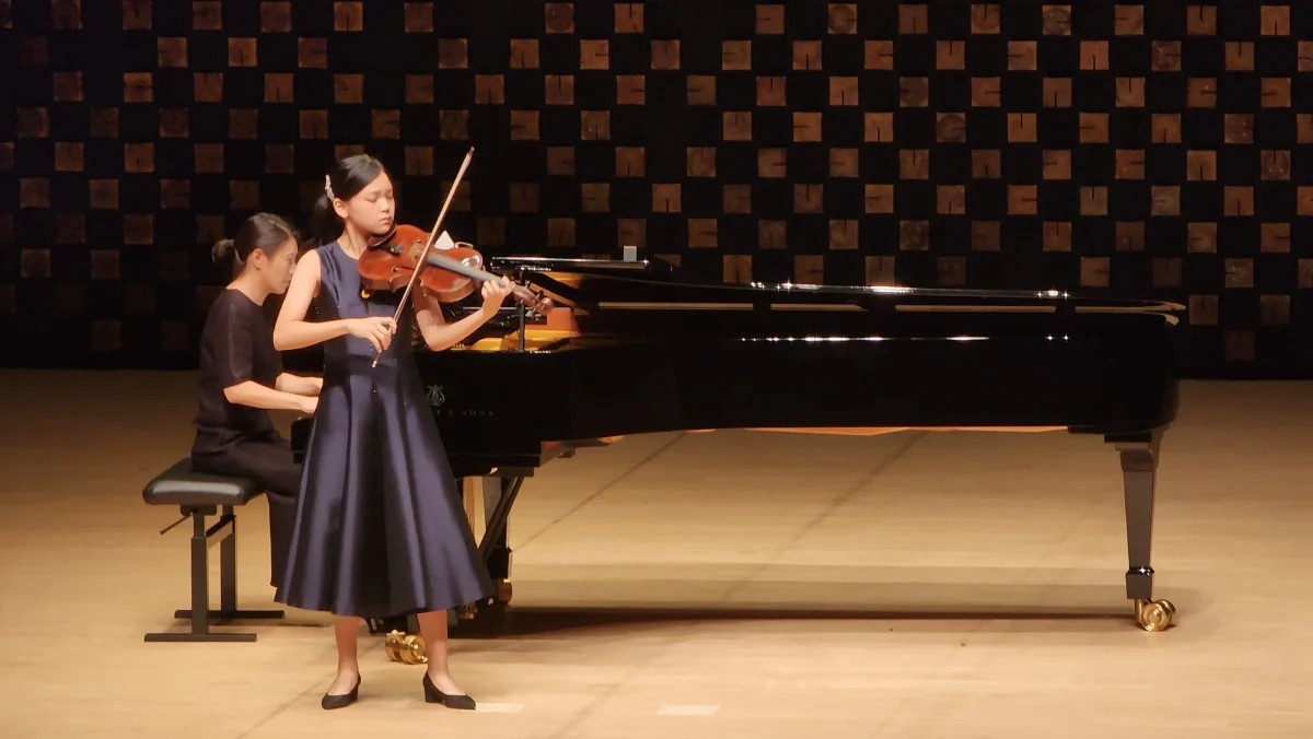 Young Musicians perform violin and piano at Osaka International Music Competition