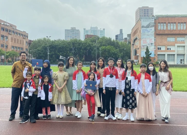 Asia Aegean International Music Competition 2023 participant took a picture with family