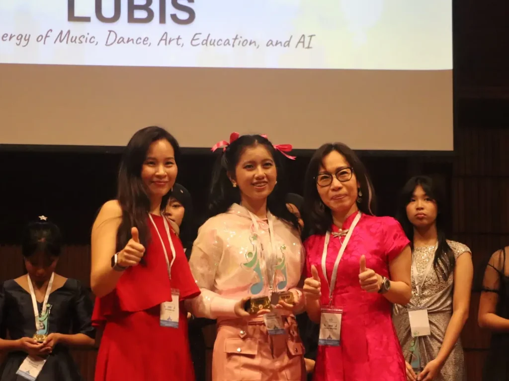 ASIA TEF Bangkok photo of award ceremony - giving medal to participant