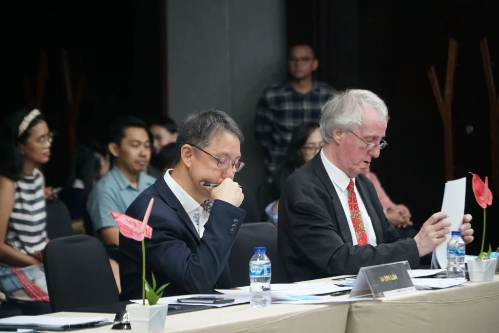 IMPAF Day 2 Legian Room - U jin Lim and  prof Gilbert giving a score as a judges