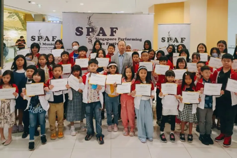 group photo of participant spaf with Benjamin Loh